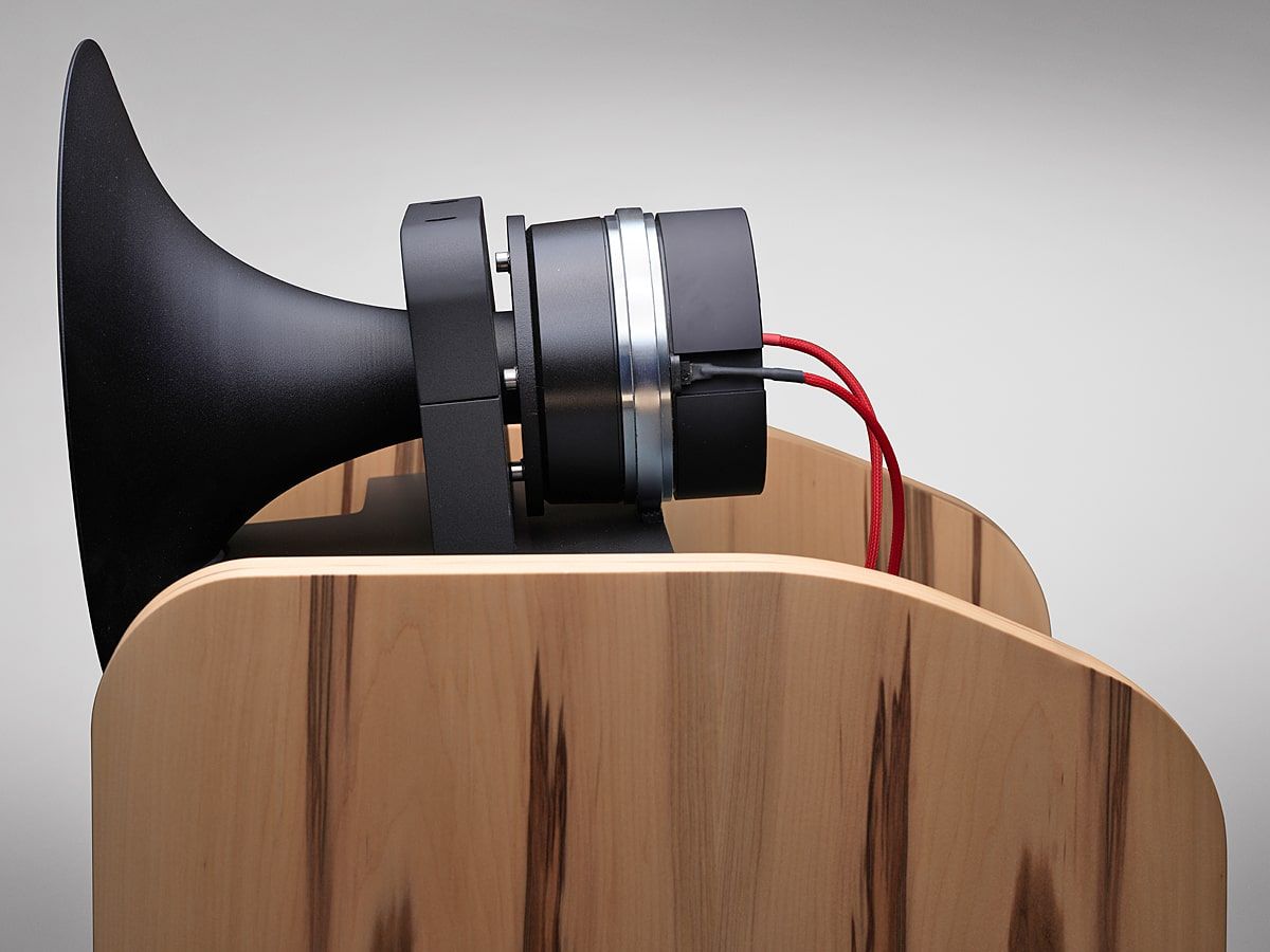 12 - SIGNATURE HORN SPEAKERS